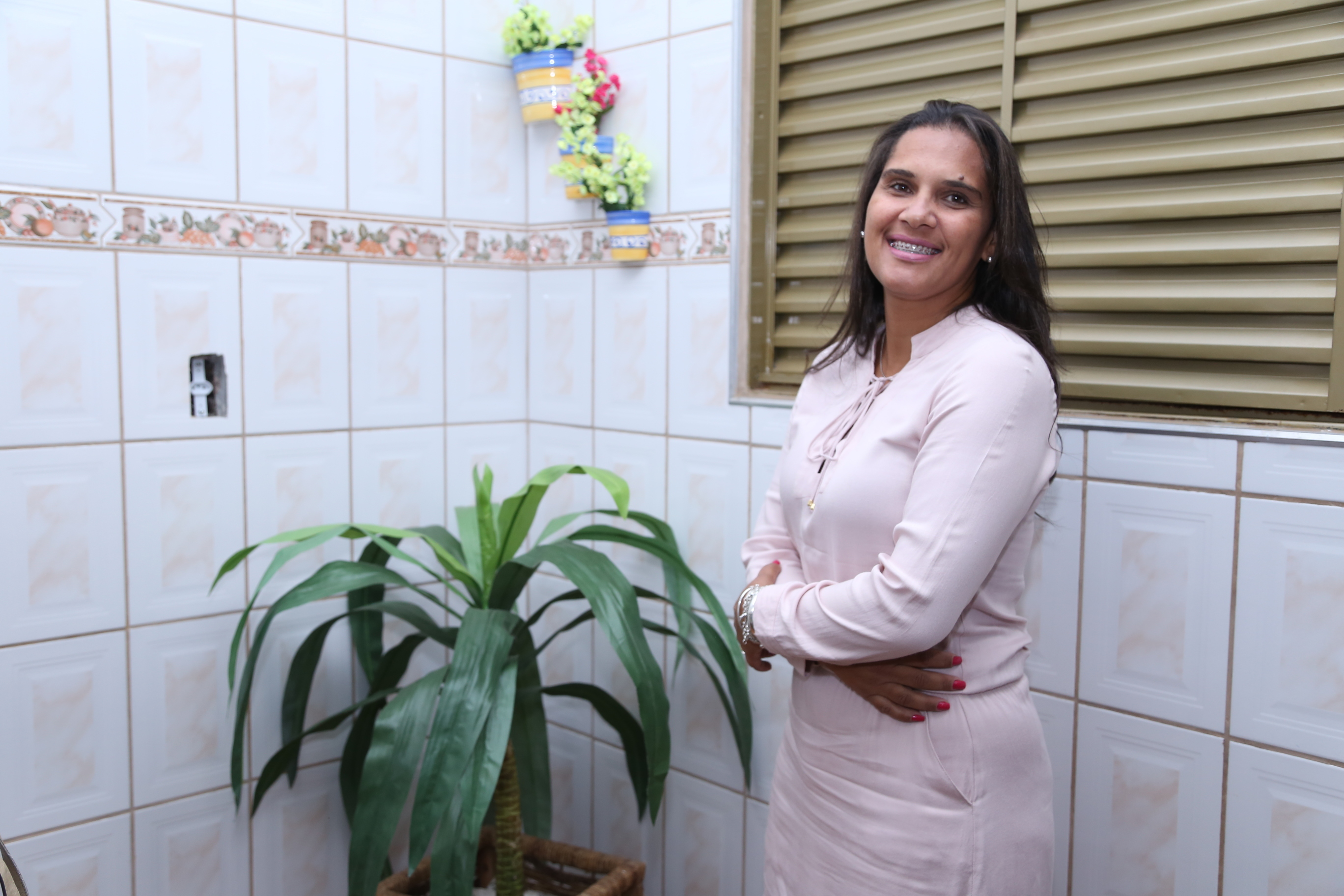 Há 10 anos como cuidadora, Rosângela pretende se qualificar na área que abraçou com amor e dedicação (Foto: Ricardo Fernandes)